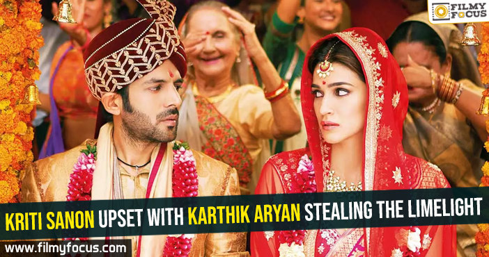 Kriti Sanon upset with Karthik Aryan stealing the limelight