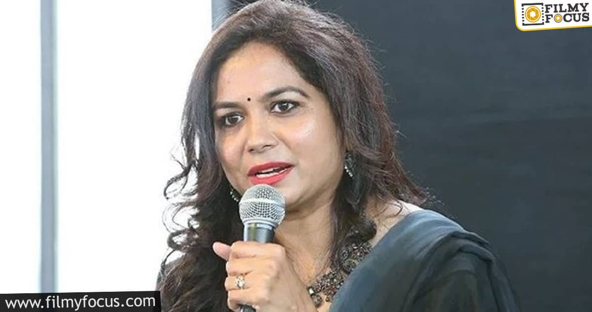 Singer Sunitha lashes out on a fraudster for using her name