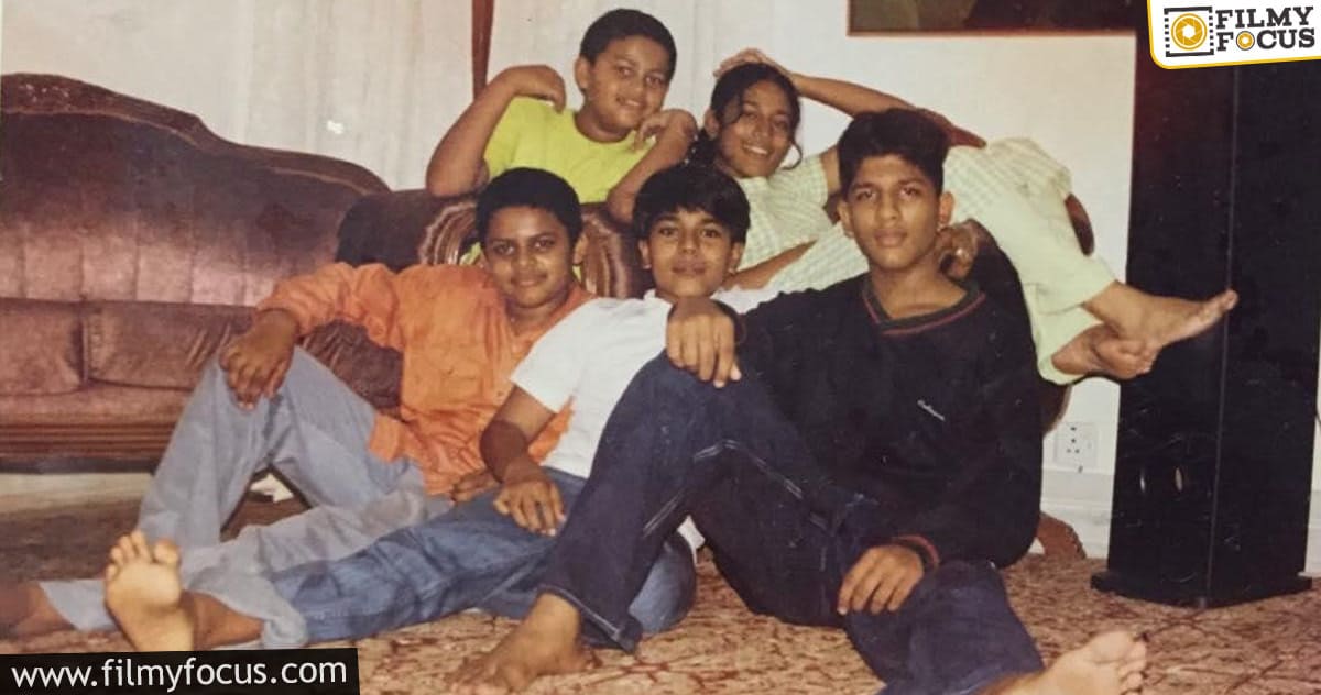 Throwback pic of Mega heroes delights fans!