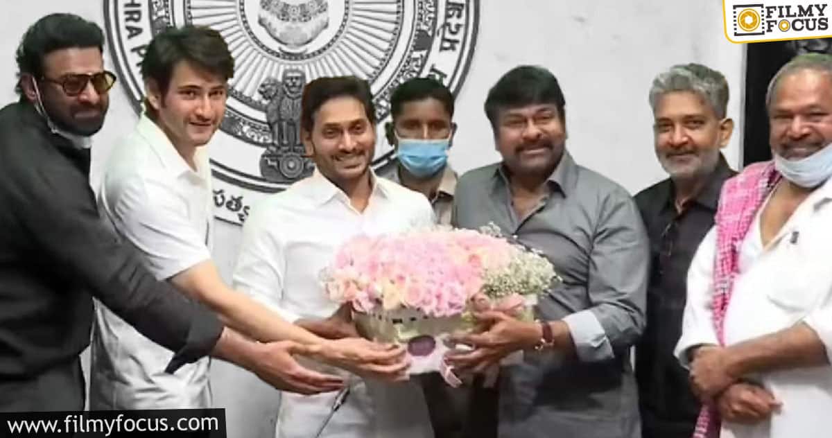 All smiles as Jagan meets with Tollywood biggies