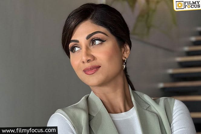 Shilpa Shetty to Make a Grand Re-entry in Tollywood