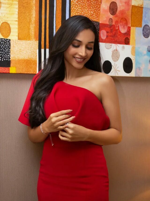 Actress Srinidhi Shetty Looks STUNNING In Red Dress