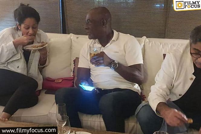 An Unseen Photo Released of Masaba Gupta Eating with Dad Vivian Richards , along with Stepfather Vivek Mehra