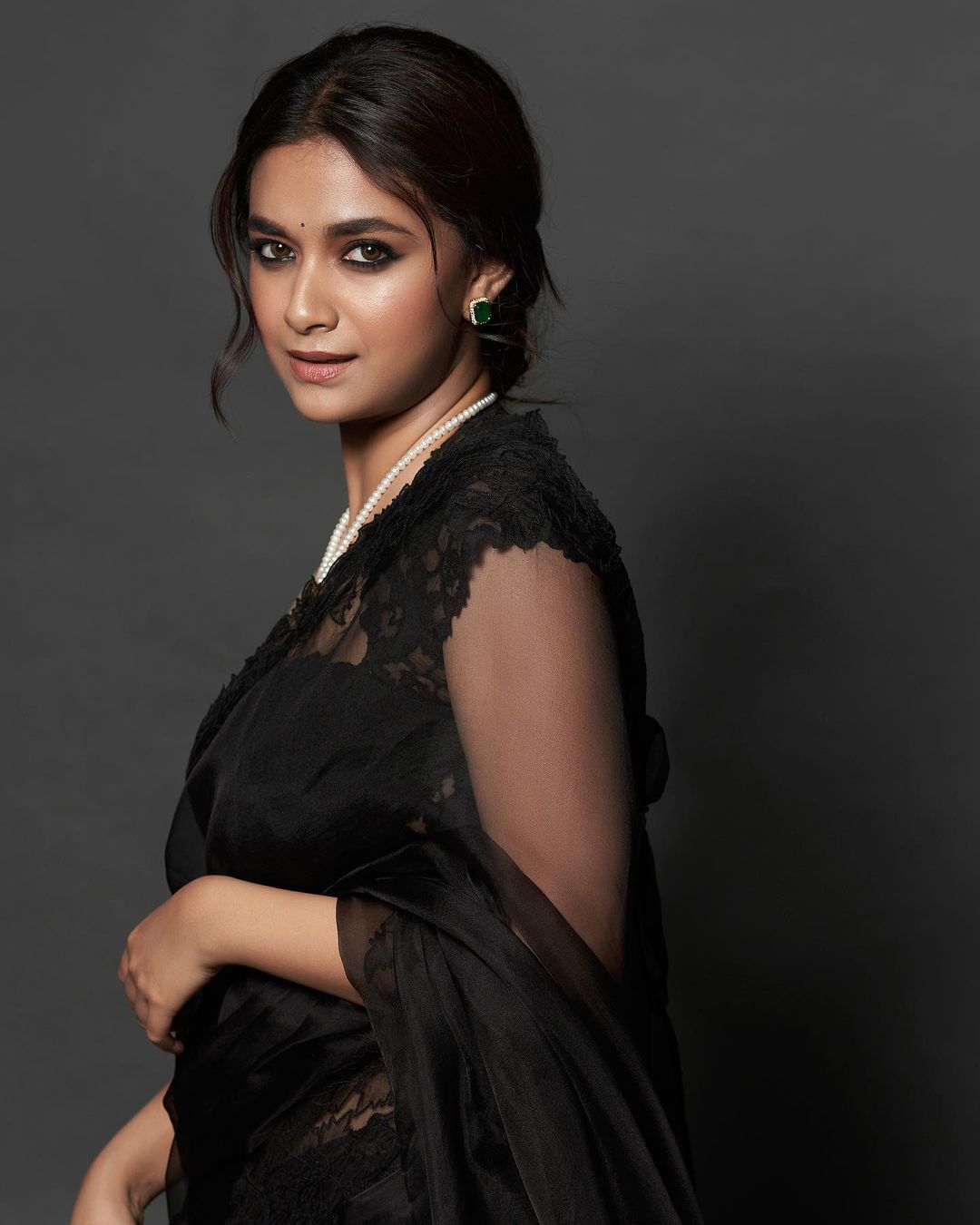 Actress Keerthy Suresh Looks GORGEOUS In Black Saree