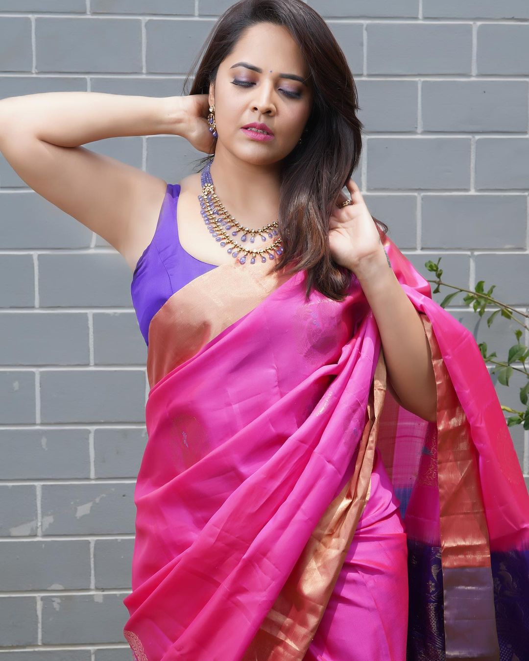 Anasuya Xxxvideos - Anasuya Bharadwaj Looks GORGEOUS In Saree...