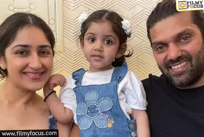 Arya and Sayyeshas Picture with Daughter is Worth Framing!