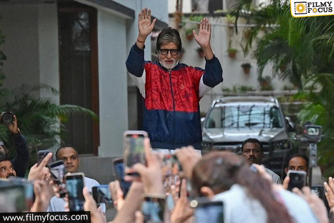 Big B Reveals the Reason for Meeting his Fans Barefoot on Sunday!
