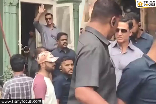 Khiladi Star Was Spotted Shooting Near Jama Masjid, Fans Get a Glimpse of Akshay!
