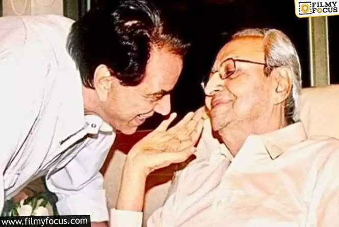 Dharmendra shares picture with Pran; remembers interaction with legendary actor