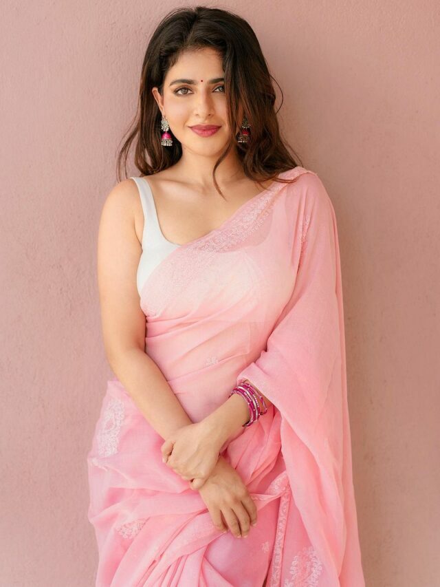 Ishwarya Menon Looks in Pink Saree