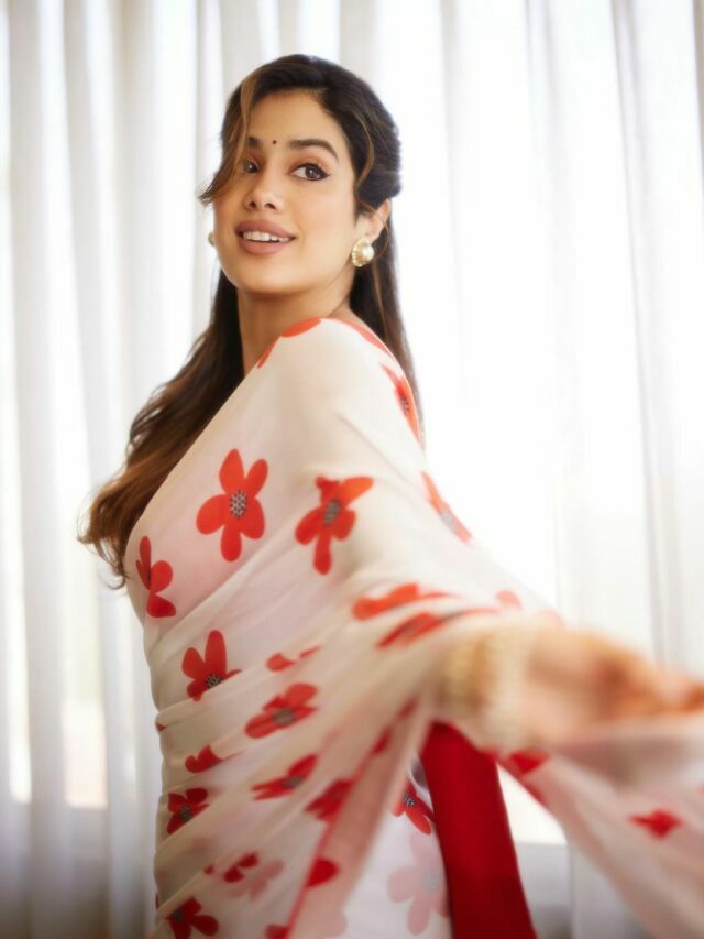 Janhvi Kapoor beauty in White Saree