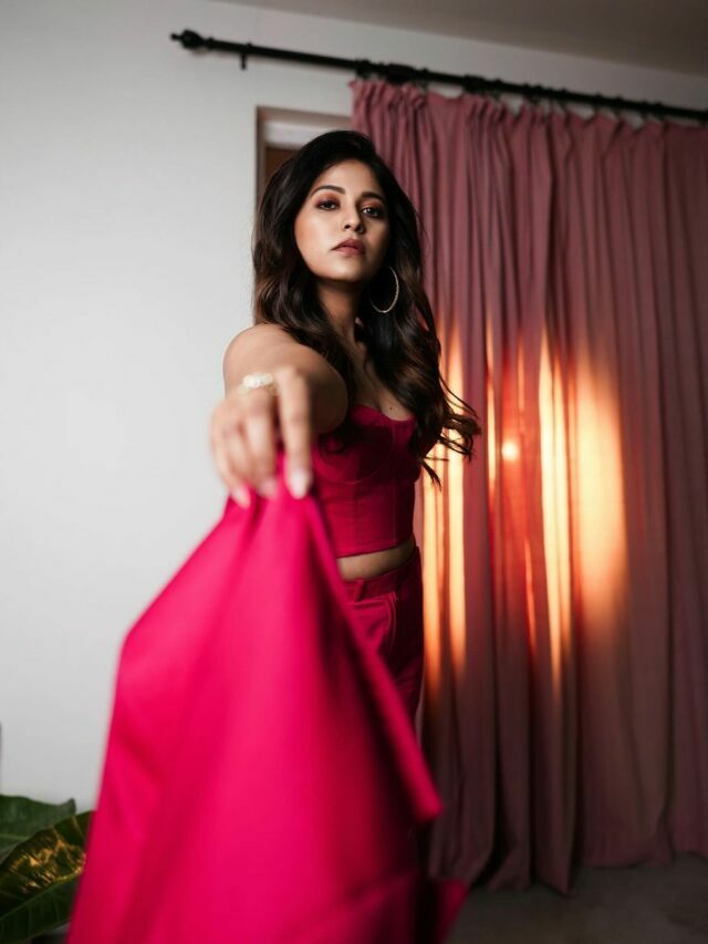 Anjali Hot Looks in Pink Dress