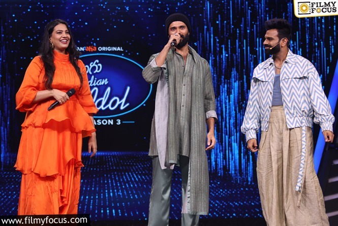 Rowdy boy Vijay Deverakonda set to grace Telugu Indian Idol 3 as special guest judge